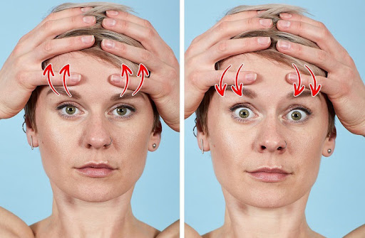 ۷ تمرین موثر برای خلاص شدن از چروک‌های صورت در ۱۲ دقیقه