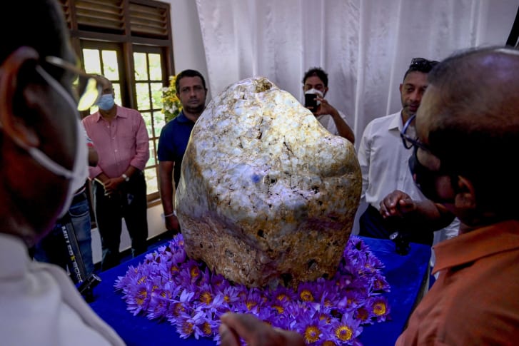 یاقوت ۳۱۰ کیلوگرمی سریلانکا به مزایده گذاشته می شود