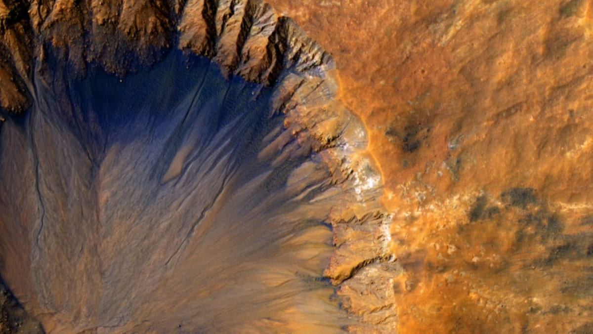 تصویر یخ زده و زیبایی از مریخ که به تازگی منتشر شده است (یک پزشک)