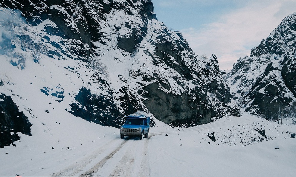 تصاویری از روستا‌های صعب‌العبور زلزله‌زده در برف(برترین ها)