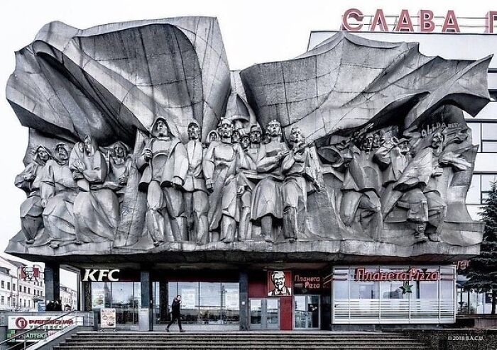 این معماری‌های بسیار عجیب و در موارد هراس‌انگیز دوران سوسیالیسم در روسیه و کشورهای اقماری آن(یک پزشک)