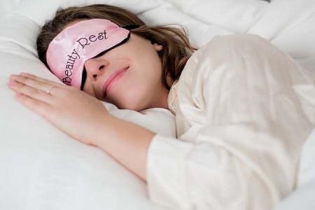 مزایای فوق العاده خوابیدن با چشم‌بند