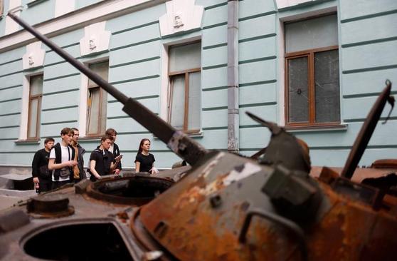 از توفان گرد وغبار تا نمایشگاه تانک های منهدم شده روسی