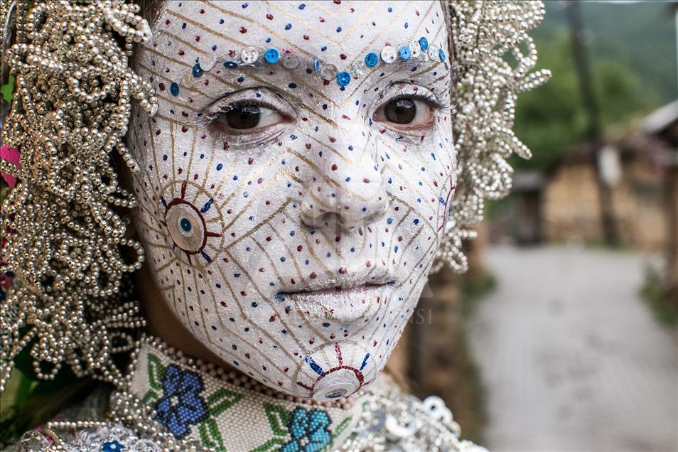 عروسی سنتی در بوسنی/ آرایش عروس یا یک اثر هنری