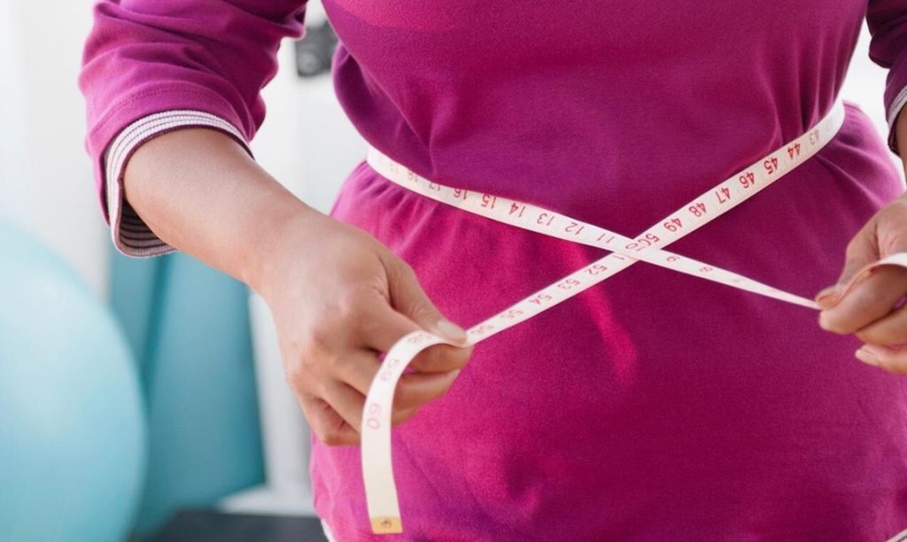 چرا زن‌ها نباید از سلولیت ران‌های خود متنفر باشند و در عوض مواظب چاقی شکمی و میانه بدن باشند؟