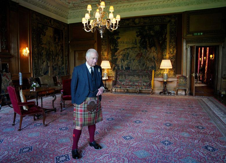 پادشاه جدید انگلیس در لباس سنتی اسکاتلندی