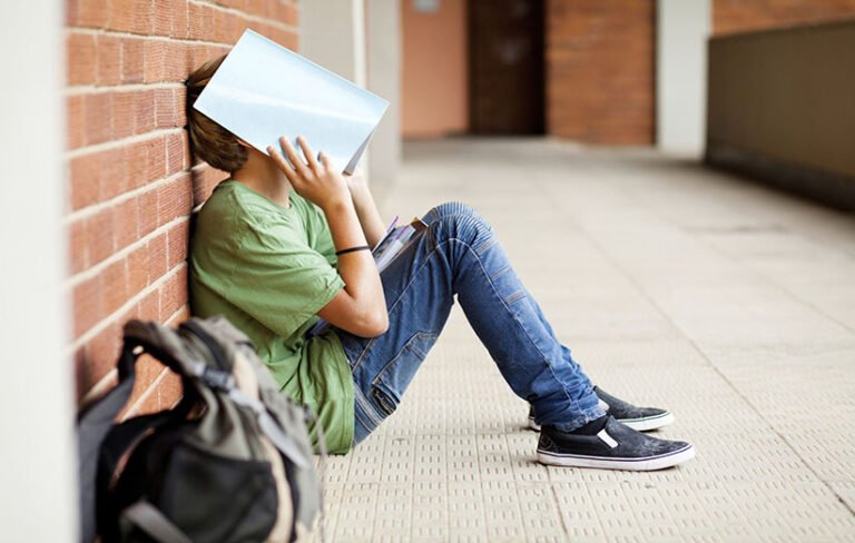 ۱۳ عامل اجتماعی و جانبی بروز استرس مدرسه‌ای در دانش‌آموزان