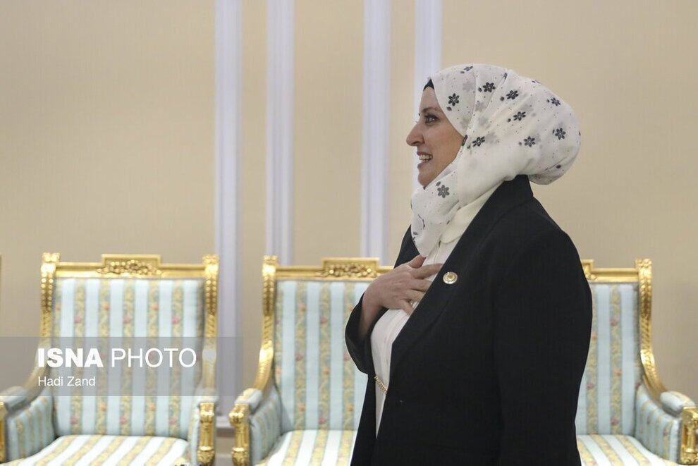 پوشش زن دیپلمات سوری در دیدار با قالیباف