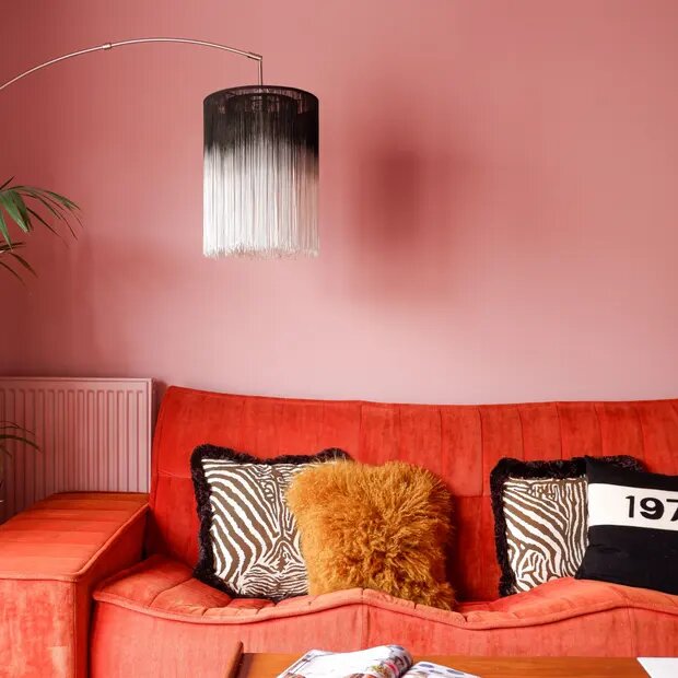 راهکارهایی برای استفاده از رنگ در آپارتمان کوچک | با این تکنیک از رنگ سفید و کرم دیوارهای خانه خلاص شوید(همشهری آنلاین)