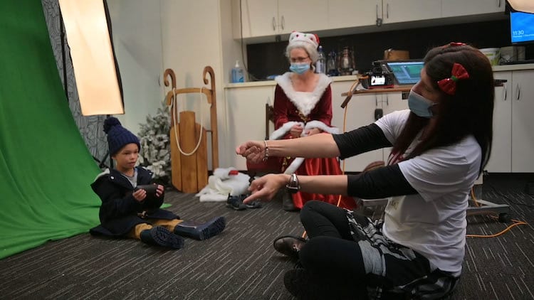 فتوشاپ‌کارهای مهربان: صدها کودک بیمار به لطف هنرمندان فتوشاپ به سرزمین عجایب کریسمس سفر می‌کنند!(یک پزشک)