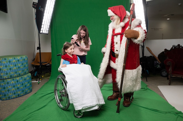 فتوشاپ‌کارهای مهربان: صدها کودک بیمار به لطف هنرمندان فتوشاپ به سرزمین عجایب کریسمس سفر می‌کنند!(یک پزشک)