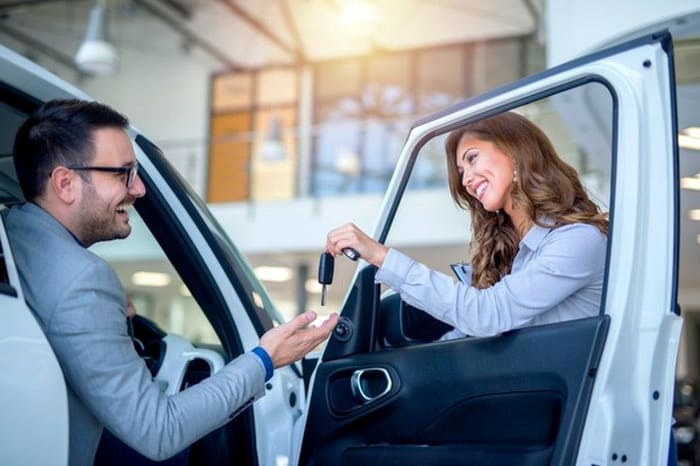 زنان هنگام خرید خودرو به چه نکاتی توجه می‌کنند؟