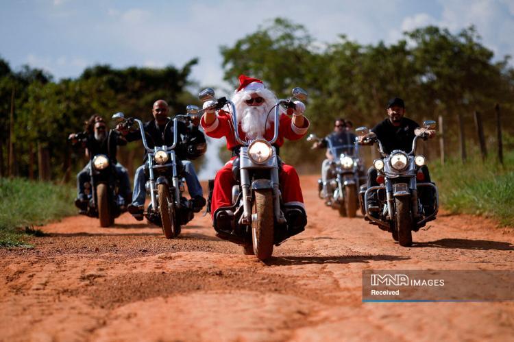 بابانوئل‌های کریسمس در سراسر جهان (ایمنا)