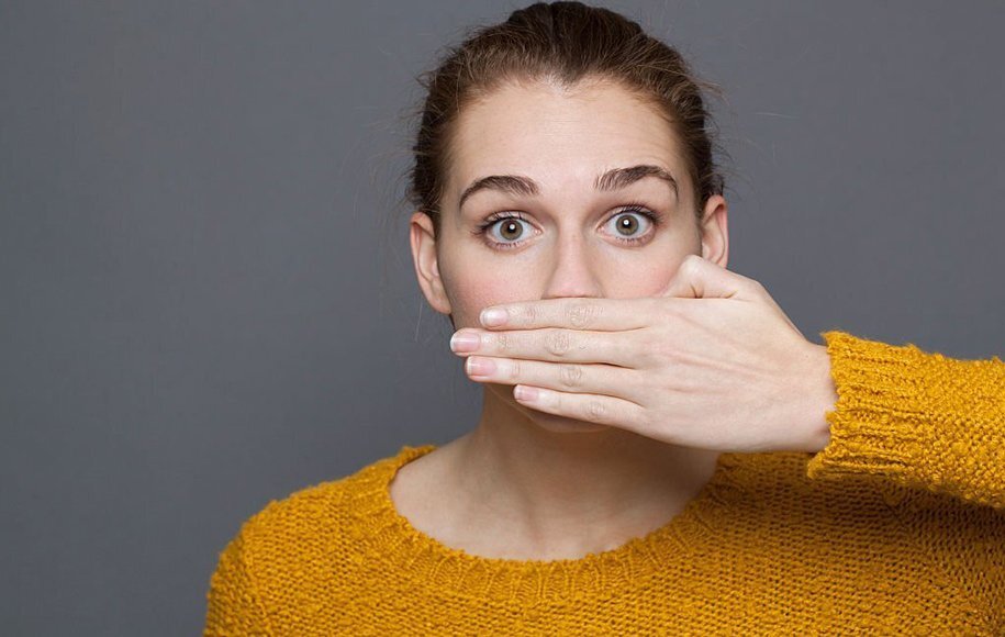 ۶ ترفند ساده برای اینکه دهانتان بوی گُل بدهد
