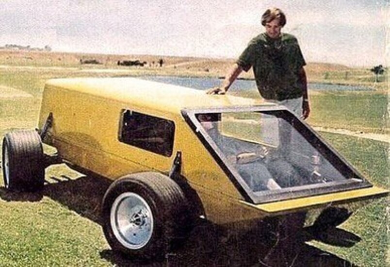 یک وسیله نقلیه عجیب و غریب در سال ۱۹۷۷