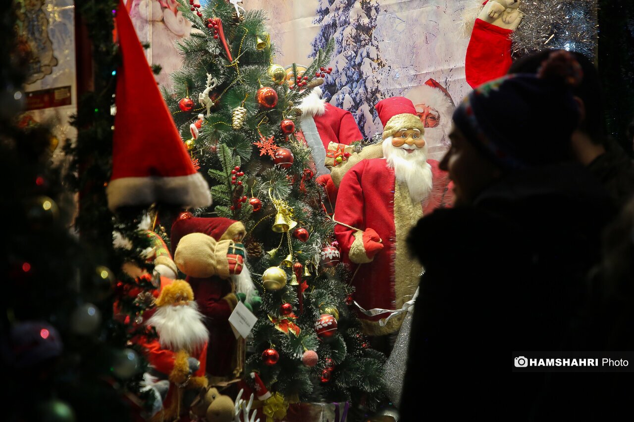 تصاویری دیدنی از خرید کریسمس در آستانه سال نو میلادی در تهران (همشهری آنلاین)