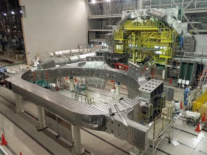تولید انرژی «نامحدود» با استفاده از بزرگترین رآکتور هسته‌ای در جهان (روزیاتو)