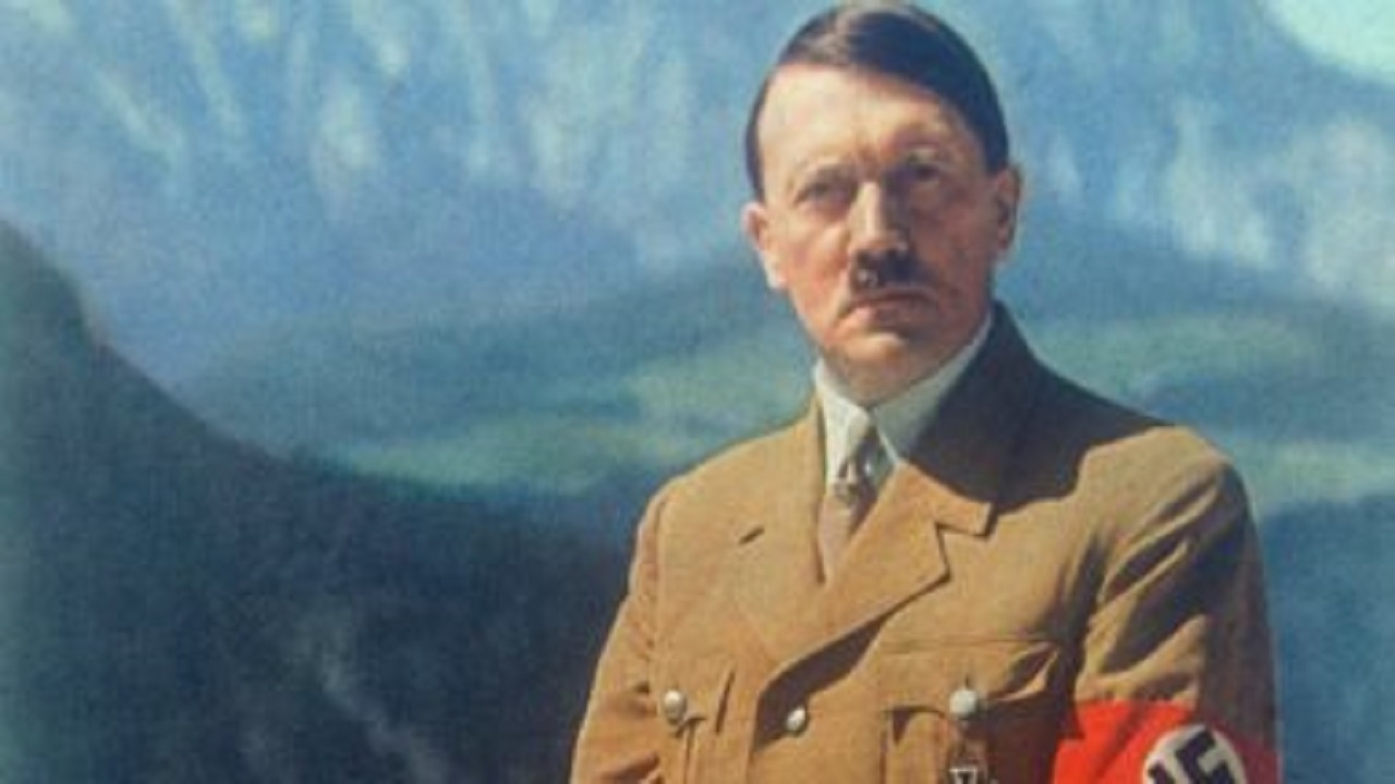 ۱۵ حقیقت شگفت انگیز درباره آدولف هیتلر؛ از سبیل مسواکی تا نفرت از سحرخیزی (خبرفوری)