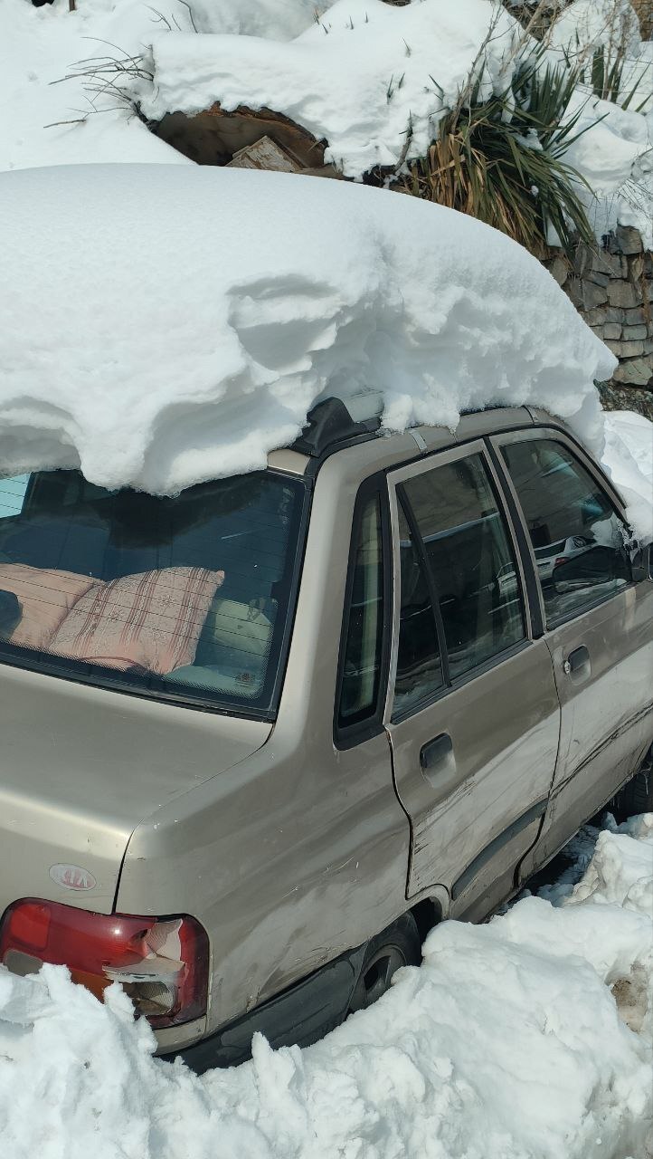 دفن شدن خودروها زیر برف در درکه تهران