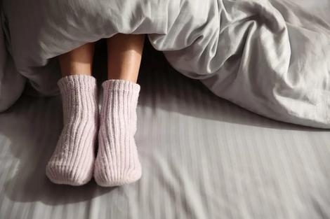 خواب با جوراب؛ از بهبود کیفیت خواب تا رفع اختلالات جنسی