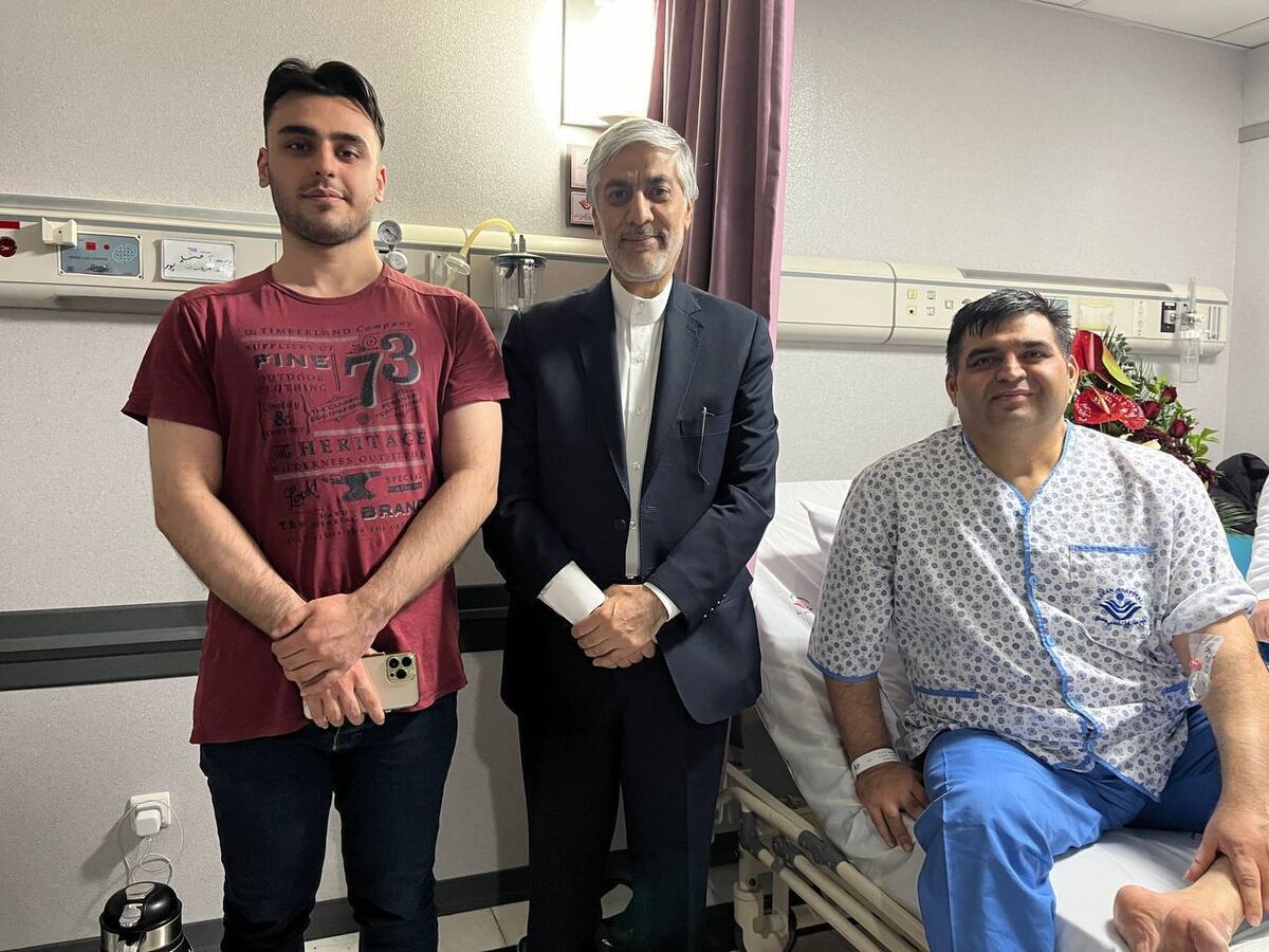 اولین تصویر از حسین رضازاده و پسرش در بیمارستان