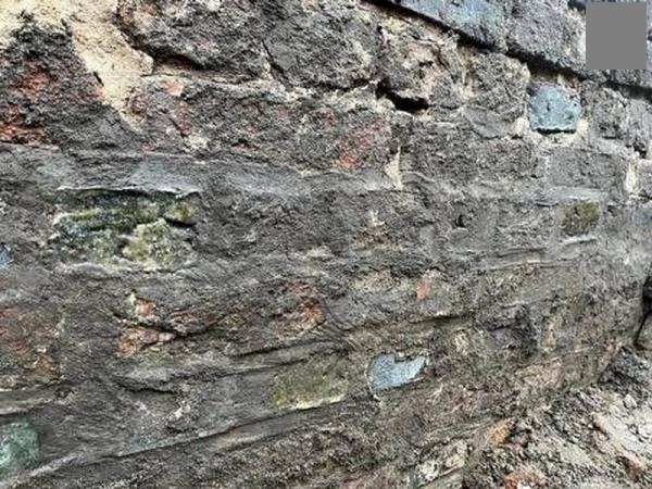 کشف اسباب‌بازی ۸۰۰ ساله در زیر ساختمان آتش‌نشانی (سرپوش)
