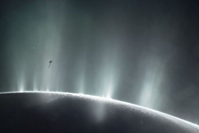 تصویری از یک آب‌فشان عظیم در منظومه شمسی