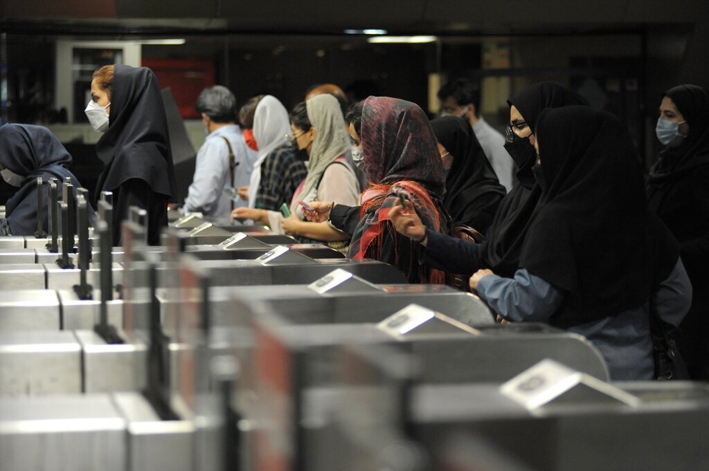 طرح جنجالی برای برخورد با زنان بی‌حجاب در مترو