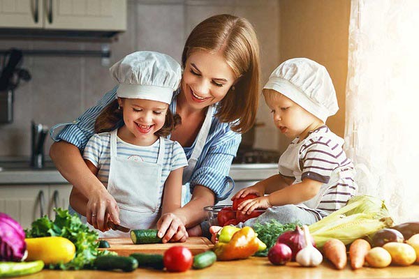 برای پرورش فرزندی با تغذیه مناسب از ارتکاب این ۵ اشتباه رایج غذایی اجتناب ورزید (فرارو)