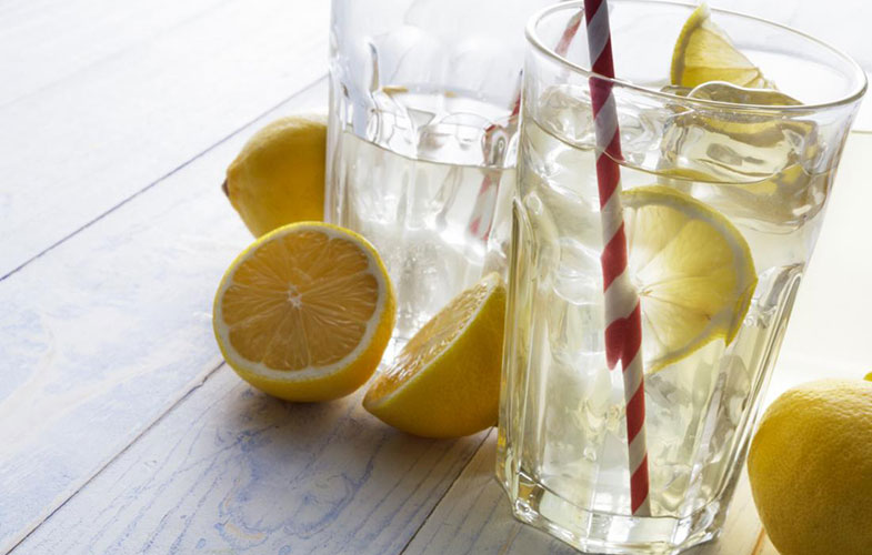 کمک به بهبود علائم ۱۳ بیماری با مصرف روزانه آب لیمو (موبنا)