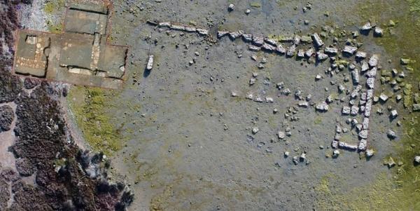 یک ساختمان باستانی در سواحل یونان از زیر آب بیرون آمد (سرپوش)