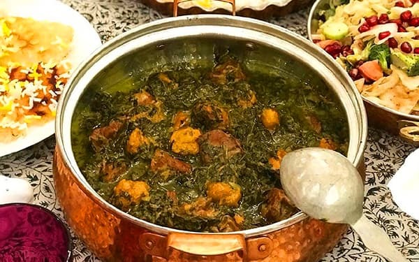 دستور پخت عالی و متفاوت خورش آلو اسفناج ( همشهری آنلاین)