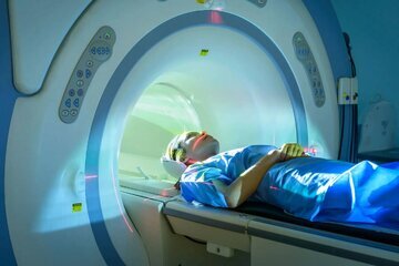 چرا نباید با فلز داخل دستگاه MRI رفت؟