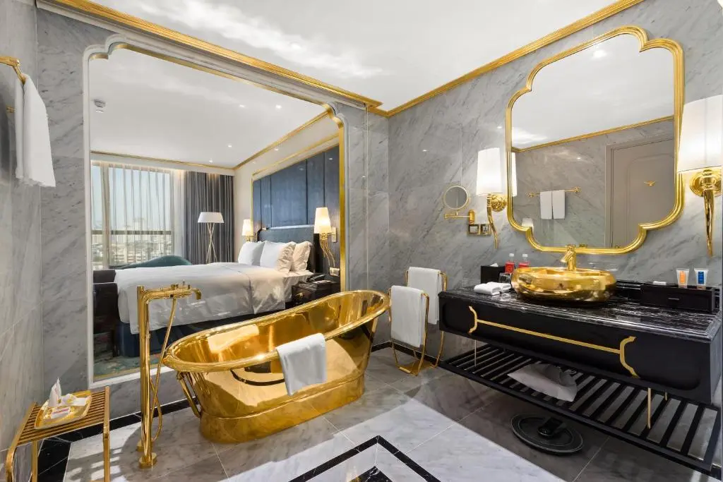 اولین «هتل طلایی» در جهان که در آن همه چیز با طلای ۲۴ عیار پوشیده شده است (روزیاتو)