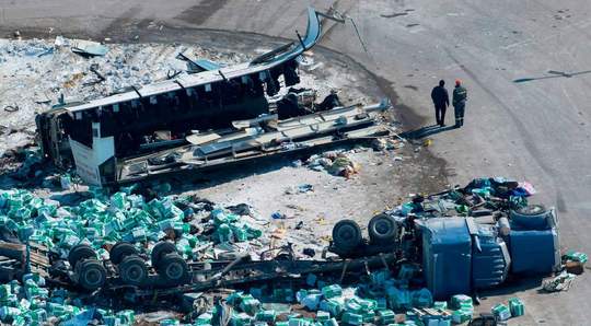 تصادف مرگبار اتوبوس حامل بازیکنان یک تیم هاکی در کانادا