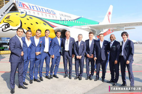 بازیکنان و اعضای تیم ملی ایران پس از فرود هواپیما در مسکو