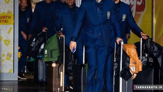 نمایی از لباس های تیم ملی برزیل خارج از زمین فرتبال