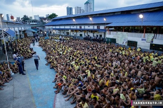 فیلیپین شهر مانیل : صدها زندانی در خارج از سلولهایشان برای بازرسی شدن جمع شده اند.