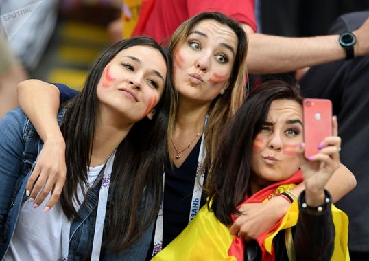 هواداران تیم ملی اسپانیا در بازی بین اسپانیا و ایران