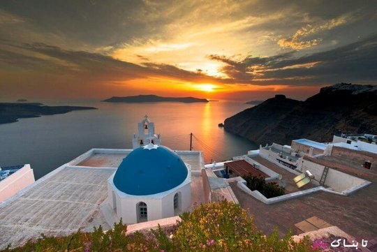 جزیره زیبای سانتورینی یونان یک مقصد گردشگری است