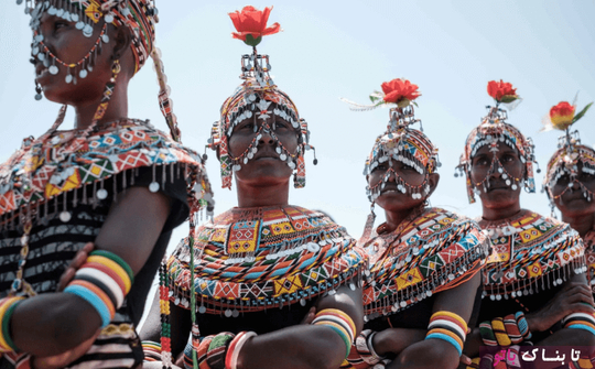 کنیا: زنان قبیله رِندیل منتظرند تا نوبت رقص آنها در جشنواره فرهنگی ای در شمال کنیا فرا برسد 