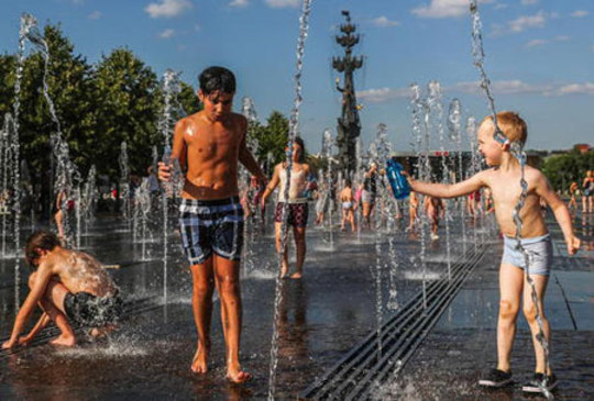 آب بازی در پارکی در مسکو