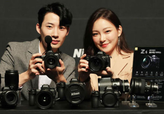رونمایی از دوربین‌های جدید شرکت کره‌ای نیکون در شهر سئول/ یونهاپ