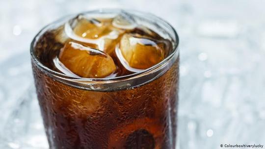 افسانه سوم
افسانه سوم در ارتباط است با برطرف شدن اسهال از طریق نوشیدن کوکاکولا. قند و کافئین موجود در کولا حتی به افزایش اسهال می‌انجامند. این 