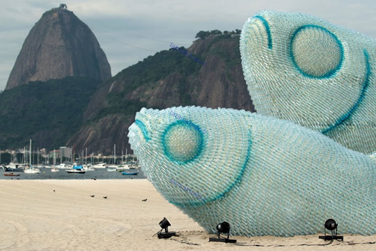 ماهی های غول پیکر ساخته شده از بطری های پلاستیکی غیرقابل استفاده، ریو، برزیل