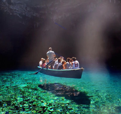 دریاچه و غار ملیسانی در یونان