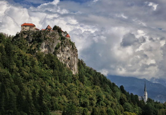 قلعه بلد در ساحل دریاچه، اسلوونی
