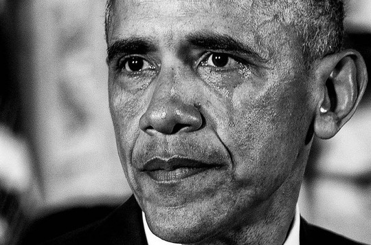 چشمان اشک‌آلود باراک اوباما وقتی از خشونت‌های ناشی از به‌کارگیری از سلاح‌های گرم در امریکا سخن می‌گفت.