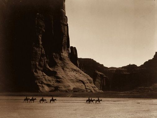 دسته ای از مردان ناواهو (Navajo)، صحرای آریزونا در سال 1904