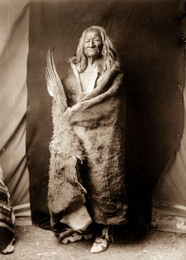 عقاب سیاه، یک مرد اهل قبیله آسینیبون (Assiniboine) در سال 1908